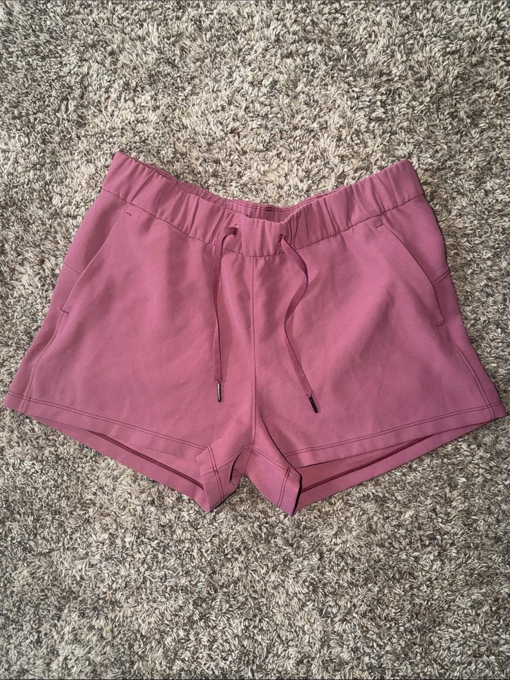 NWOT Lululemon On The Fly Woven 2.5” Shorts